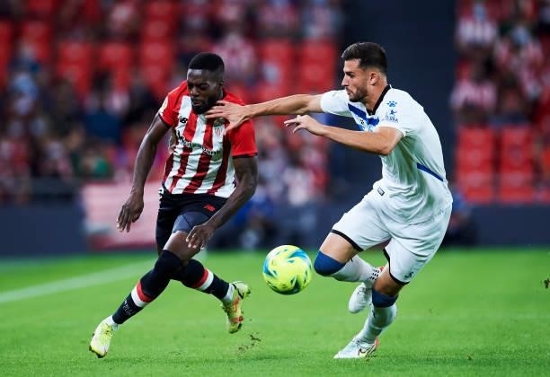 Matt Miazga of Deportivo Alaves duels for the ball with Inaki Williams of Athletic Club during the Laliga Santander match between Athletic Club and...