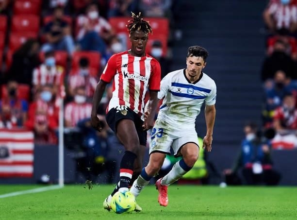Ximo Navarro of Deportivo Alaves duels for the ball with Nico Williams Jr of Athletic Club during the Laliga Santander match between Athletic Club...