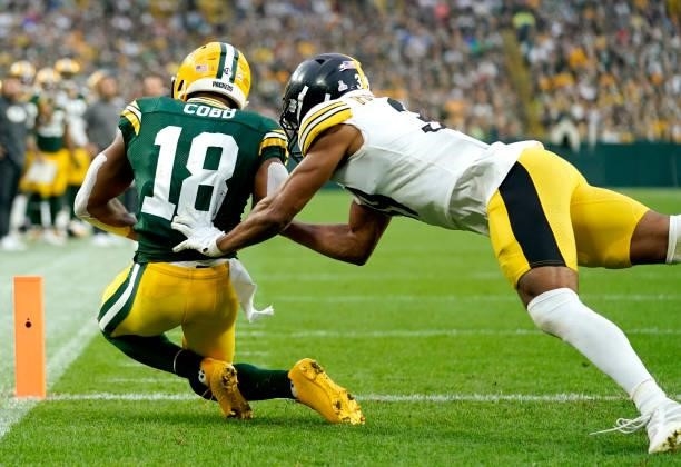 Aaron Rodgers of the Green Bay Packers throws the ball to Randall Cobb for a touchdown during the fourth quarter against the Pittsburgh Steelers at...