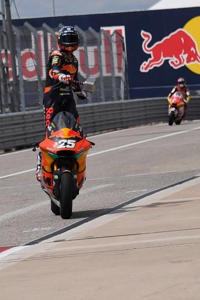 Raul Fernandez of Spain and Red Bull KTM Ajo celebrates the victory under the podium during the Moto2 race during the MotoGP Of The Americas - Race...