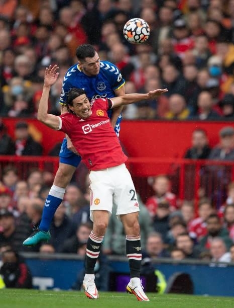 Michael Keane of Everton and Edinson Cavani of Manchester United during the Premier League match between Manchester United and Everton at Old...