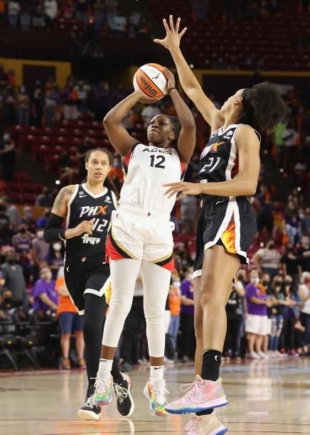 Chelsea Gray of the Las Vegas Aces shoots against Brianna Turner of the Phoenix Mercury during Game Three of the 2021 WNBA semifinals at Desert...