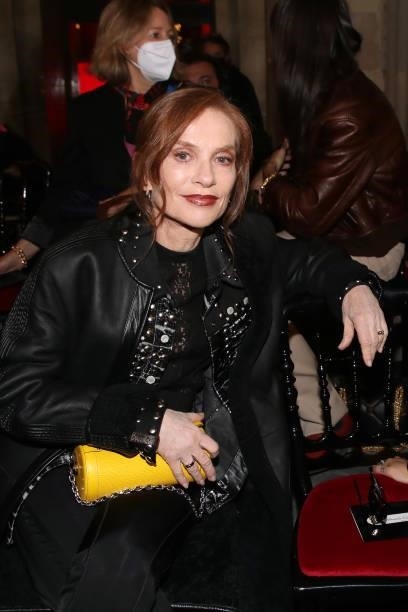 Isabelle Huppert attends the Louis Vuitton Womenswear Spring/Summer 2022 show as part of Paris Fashion Week on October 05, 2021 in Paris, France.