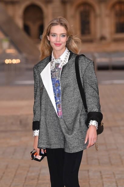 Natalia Vodianova attends the Louis Vuitton Womenswear Spring/Summer 2022 show as part of Paris Fashion Week on October 05, 2021 in Paris, France.