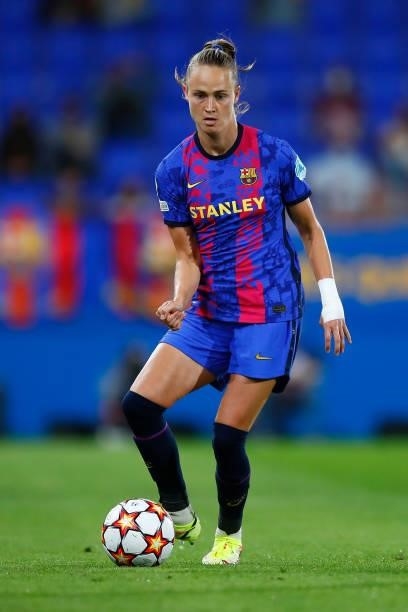 Caroline Graham Hansen FC Barcelona controls the ball during the UEFA Women's Champions League group C match between FC Barcelona and Arsenal WFC at...