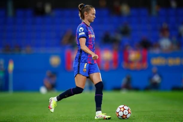 Caroline Graham Hansen FC Barcelona pass the ball during the UEFA Women's Champions League group C match between FC Barcelona and Arsenal WFC at...