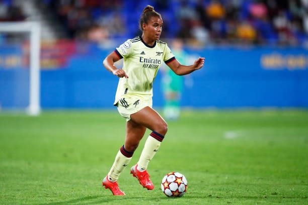 Nikita Parris of Arsenal WFC runs with the ball during the UEFA Women's Champions League group C match between FC Barcelona and Arsenal WFC at Estadi...