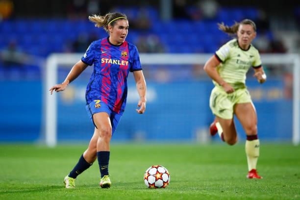 Mariona Caldentey of FC Barcelona runs with the ball during the UEFA Women's Champions League group C match between FC Barcelona and Arsenal WFC at...