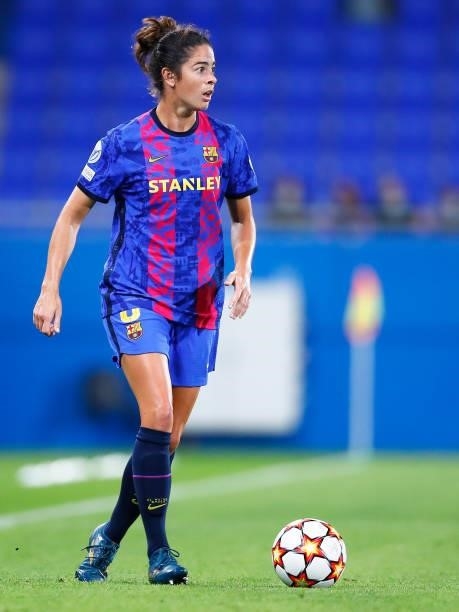 Marta Torrejon of FC Barcelona runs with the ball during the UEFA Women's Champions League group C match between FC Barcelona and Arsenal WFC at...