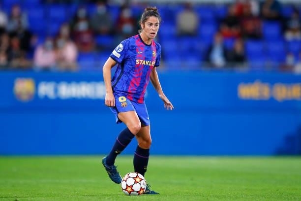 Marta Torrejon of FC Barcelona runs with the ball during the UEFA Women's Champions League group C match between FC Barcelona and Arsenal WFC at...