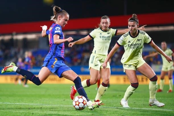Caroline Graham Hansen FC Barcelona pass the ball during the UEFA Women's Champions League group C match between FC Barcelona and Arsenal WFC at...