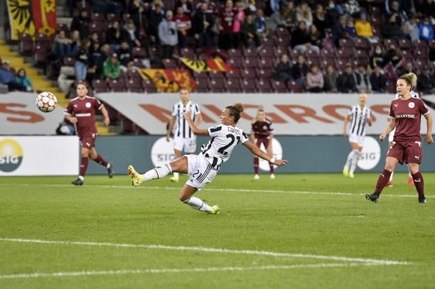 Arianna Caruso of Juventus women scores her team's first goal during the UEFA Women's Champions League group A match between Servette FCCF and...
