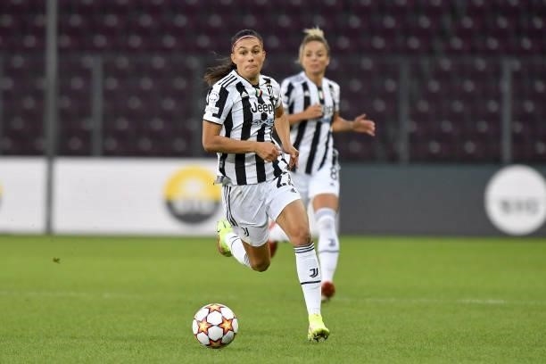 Agnese Bonfantini of Juventus women controls the ball during the UEFA Women's Champions League group A match between Servette FCCF and Juventus at...