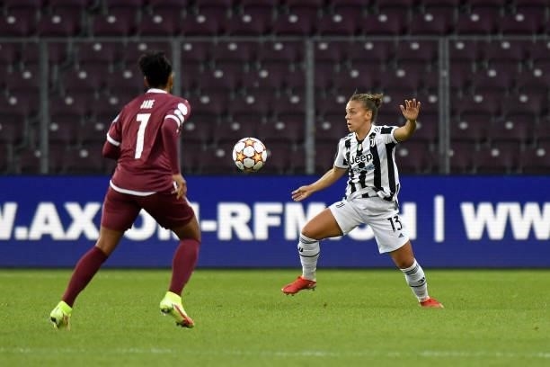 Lisa Boattin of Juventus women controls the ball during the UEFA Women's Champions League group A match between Servette FCCF and Juventus at Stade...