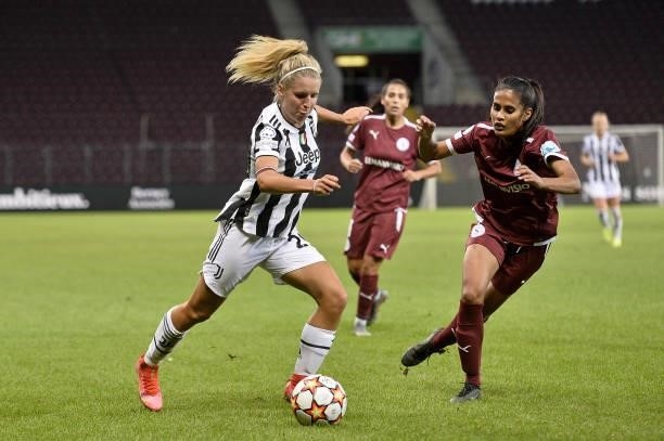Elisa Pfattner of Juventus women controls the ball during the UEFA Women's Champions League group A match between Servette FCCF and Juventus at Stade...