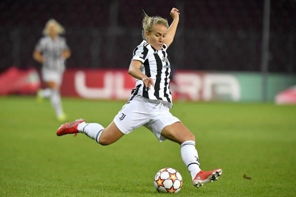 Valentina Cernoia of Juventus women kicks the ball during the UEFA Women's Champions League group A match between Servette FCCF and Juventus at Stade...