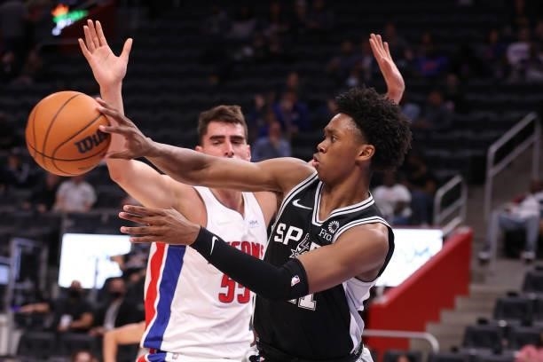 Joshua Primo of the San Antonio Spurs passes away from Luka Garza of the Detroit Pistons during a preseason game at Little Caesars Arena on October...