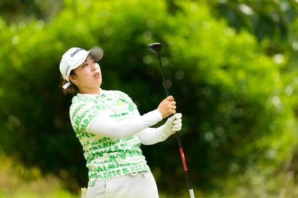 Aoi Higashi of Japan hits her tee shot on the 3rd hole during the first round of Kanehide Miyarabi Open at the Kanehide Kise Country Club on October...