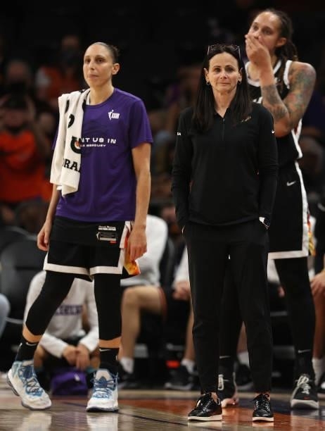 Head coach Sandy Brondello, Diana Taurasi and Brittney Griner of the Phoenix Mercury react during the final seconds in Game Four of the 2021 WNBA...