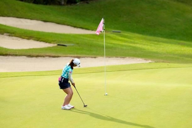 Minori Hashizoe of Japan attempts a putt on the 18th green during the first round of Kanehide Miyarabi Open at the Kanehide Kise Country Club on...