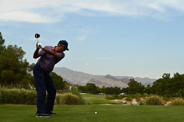 Matt Kuchar hits his tee shot on the ninth hole during round one of the Shriners Children's Open at TPC Summerlin on October 07, 2021 in Las Vegas,...