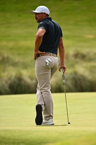 Scott Stallings stands on the 18th hole green during round one of the Shriners Children's Open at TPC Summerlin on October 07, 2021 in Las Vegas,...