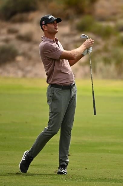 Brendan Steele hits his second shot on the 18th hole during round one of the Shriners Children's Open at TPC Summerlin on October 07, 2021 in Las...