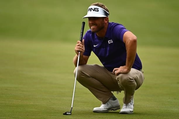 Jesse Mueller lines up his putt on the eighth hole during round one of the Shriners Children's Open at TPC Summerlin on October 07, 2021 in Las...