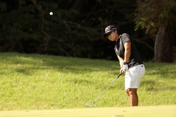 Hee-kyung Bae of South Korea chips onto the 2nd green during the first round of the Stanley Ladies at Tomei Country Club on October 8, 2021 in...