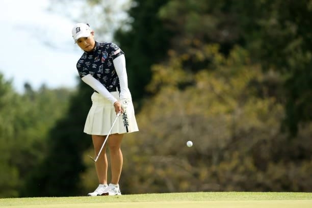 Yuna Takagi of Japan chips onto the 2nd green during the first round of the Stanley Ladies at Tomei Country Club on October 8, 2021 in Susono,...