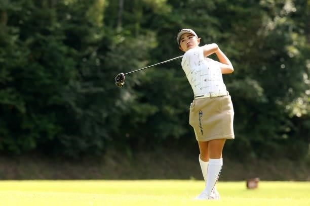 Miyuu Yamashita of Japan hits her tee shot on the 3rd hole during the first round of the Stanley Ladies at Tomei Country Club on October 8, 2021 in...