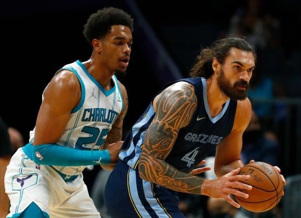 Steven Adams of the Memphis Grizzlies posts up against P.J. Washington of the Charlotte Hornets during the first period of their game at Spectrum...