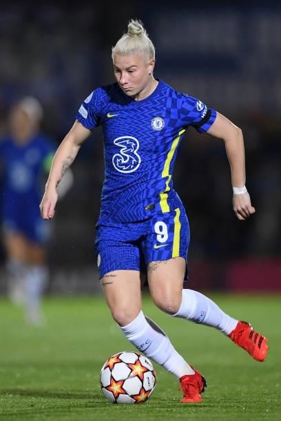 Bethany England of Chelsea runs with the ball during the UEFA Women's Champions League group A match between Chelsea FC Women and VfL Wolfsburg at...