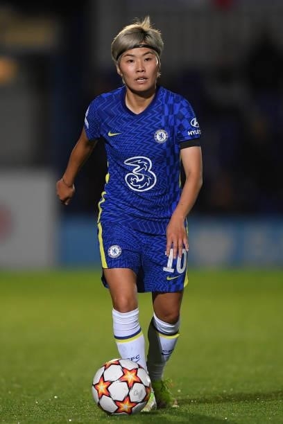 Ji So-Yun of Chelsea runs with the ball during the UEFA Women's Champions League group A match between Chelsea FC Women and VfL Wolfsburg at...