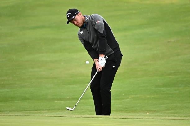 Danny Willett chips on the second hole during round two of the Shriners Children's Open at TPC Summerlin on October 08, 2021 in Las Vegas, Nevada.