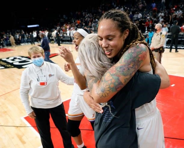 Vice President of the Phoenix Suns and the Phoenix Mercury and broadcaster Ann Meyers-Drysdale, Sophie Cunningham and Brittney Griner of the Phoenix...