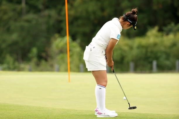 Miyuu Yamashita of Japan attempts a putt on the 6th green during the second round of the Stanley Ladies at Tomei Country Club on October 9, 2021 in...