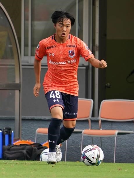 Masaya Shibayama of Omiya Ardija in action during the J.League Meiji Yasuda J2 33rd Sec. Match between Omiya Ardija and Zweigen Kanazawa at NACK5...