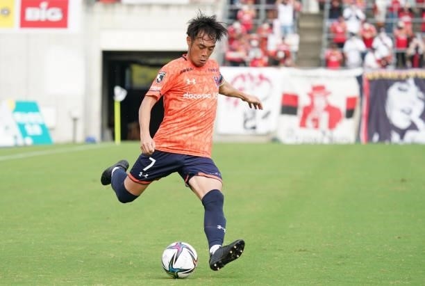 Yuta Mikado of Omiya Ardija in action during the J.League Meiji Yasuda J2 33rd Sec. Match between Omiya Ardija and Zweigen Kanazawa at NACK5 Stadium...