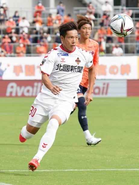 Hayato Otani of Zweigen Kanazawa in action during the J.League Meiji Yasuda J2 33rd Sec. Match between Omiya Ardija and Zweigen Kanazawa at NACK5...