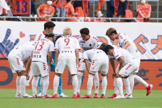 Players of Zweigen Kanazawa huddle during the J.League Meiji Yasuda J2 33rd Sec. Match between Omiya Ardija and Zweigen Kanazawa at NACK5 Stadium...