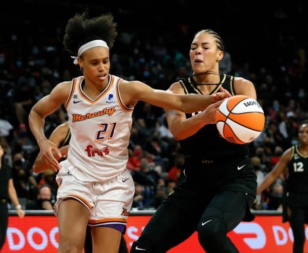 Brianna Turner of the Phoenix Mercury knocks the ball away from Liz Cambage of the Las Vegas Aces during Game Five of the 2021 WNBA Playoffs...