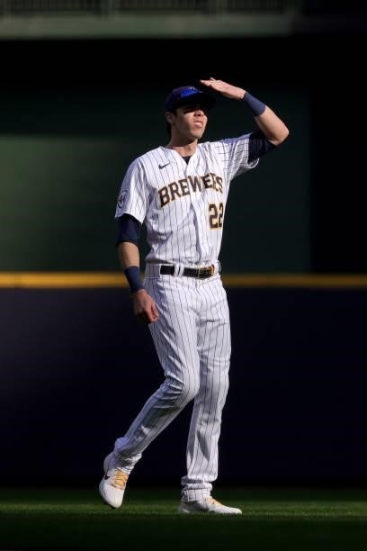 Christian Yelich of the Milwaukee Brewers warms up prior to game 2 of the National League Division Series against the Atlanta Braves at American...