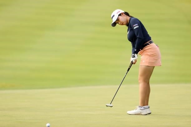 Sakura Koiwai of Japan attempts a putt on the 15th green during the final round of the Stanley Ladies at Tomei Country Club on October 10, 2021 in...
