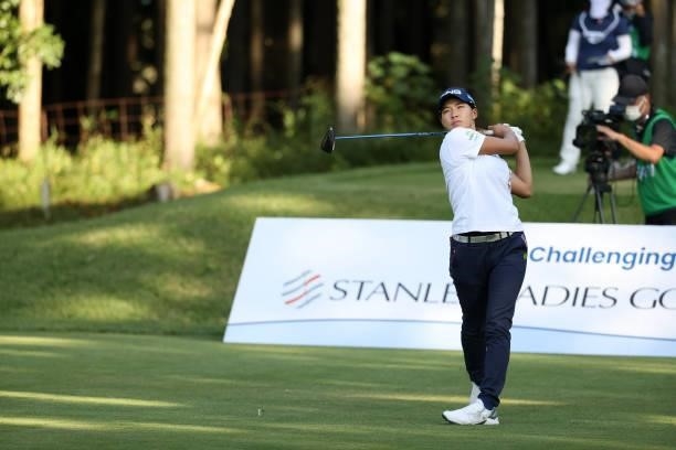 Hinako Shibuno of Japan hits her tee shot on the playoff first hole on the 18th hole following the final round of the Stanley Ladies at Tomei Country...