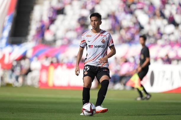 Naoki MAEDA of Nagoya Grampus in action during the J.League Levain Cup Semi Final second leg match between FC Tokyo and Nagoya Grampus at Ajinomoto...