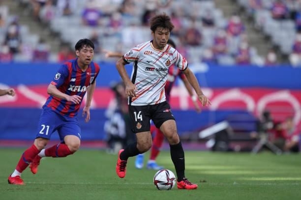 Yasuki KIMOTO of Nagoya Grampus in action during the J.League Levain Cup Semi Final second leg match between FC Tokyo and Nagoya Grampus at Ajinomoto...