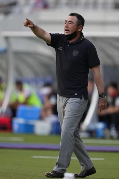 Head coach Kenta HASEGAWA of FC Tokyo gives instruction during the J.League Levain Cup Semi Final second leg match between FC Tokyo and Nagoya...