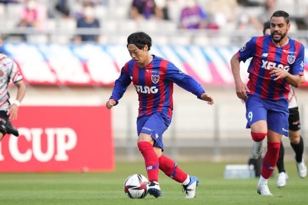 Kazuya KONNO of FC Tokyo in action during the J.League Levain Cup Semi Final second leg match between FC Tokyo and Nagoya Grampus at Ajinomoto...