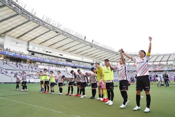 Nagoya Grampus players applaud fans after the J.League Levain Cup Semi Final second leg match between FC Tokyo and Nagoya Grampus at Ajinomoto...